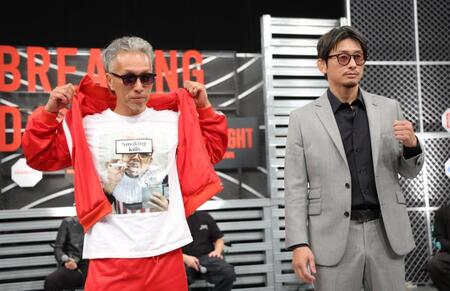 対戦が決まった山本真司（左）と啓之輔（撮影・吉澤敬太）