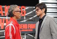 フェイストゥーフェイスを行う山本真司（左）と啓之輔（撮影・吉澤敬太）