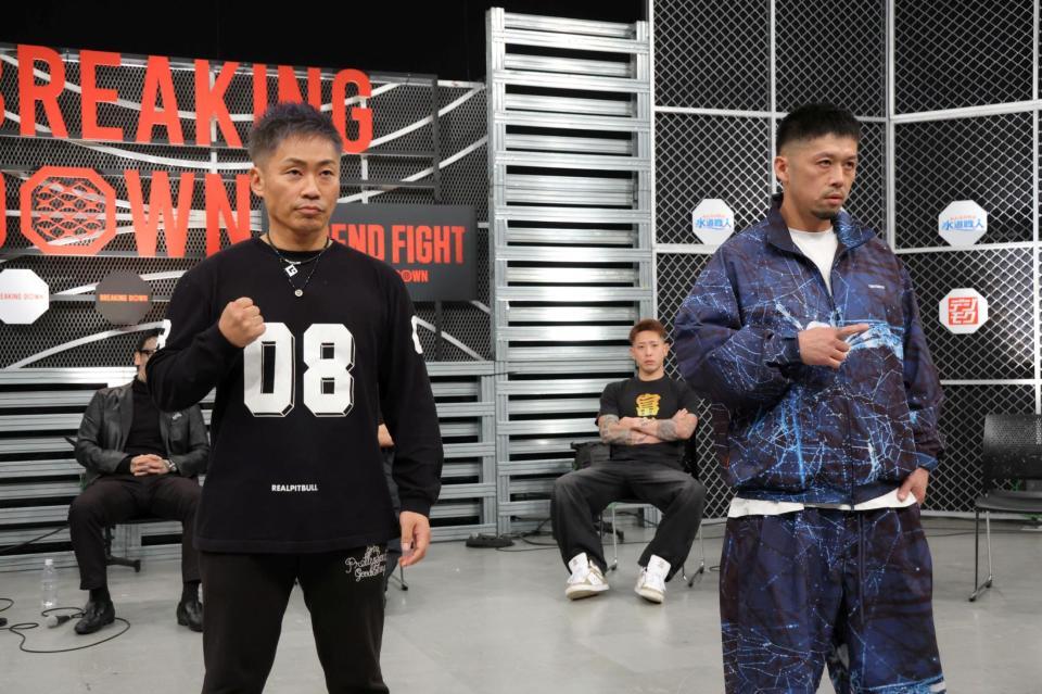 対戦が決まったかずきんぐ（左）と貴ａｋａ悪魔王子（撮影・吉澤敬太）