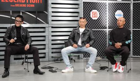 並んで座る（左から）瓜田純士、石井剛、ＯＧＪ（撮影・吉澤敬太）
