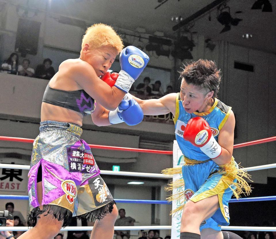 　１回、パンチを出す池山直。左は花形冴美　