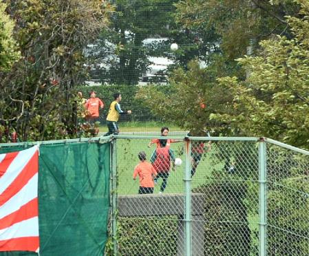 　試合形式で行われた非公開練習＝千葉県内の練習場（撮影・西岡　正）