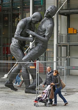 ジダン頭突き 仏で銅像に サッカー デイリースポーツ Online