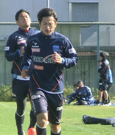 　全体練習に合流した横浜ＦＣ・三浦