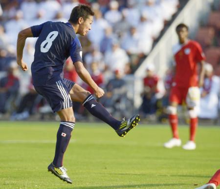 　前半、先制ゴールを決める清武（共同）