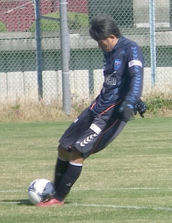 　居残りでシュート練習にはげむ横浜ＦＣ・三浦