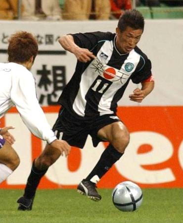 神戸 白黒縦じまユニ ９年ぶり復活 サッカー デイリースポーツオンライン