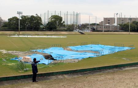 　地下から旧日本海軍の弾薬庫跡とみられる空洞が見つかったＧ大阪の新スタジアム建設予定地＝大阪府吹田市の万博記念公園球技場