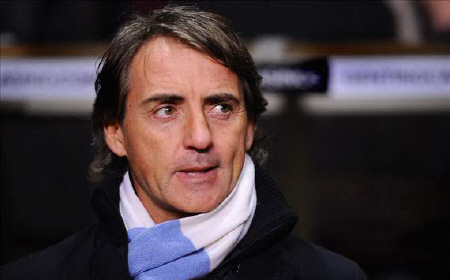 白旗を揚げるマンチーニ監督 サッカー デイリースポーツ Online