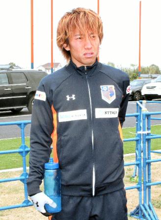 　非公開練習を終え、セットプレーへの自信を口にした渡辺