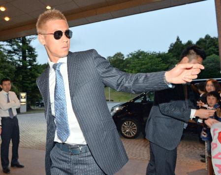 成田入りした本田