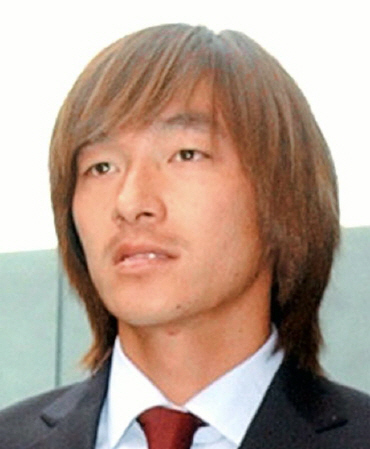 　脅迫の疑いで逮捕されたサッカーの元日本代表・奥大介
