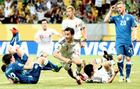 岡崎のヘディングシュートで日本が同点 サッカー デイリースポーツ Online