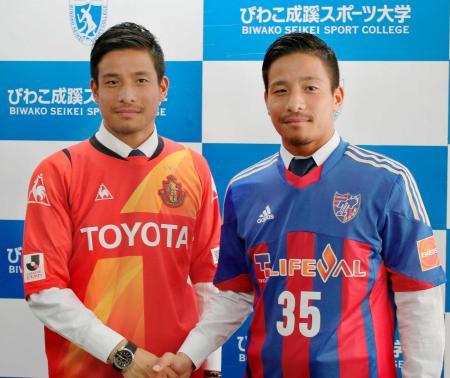 双子の松田兄弟。名古屋に入団する弟の力（左）とＦＣ東京に入団する兄の陸