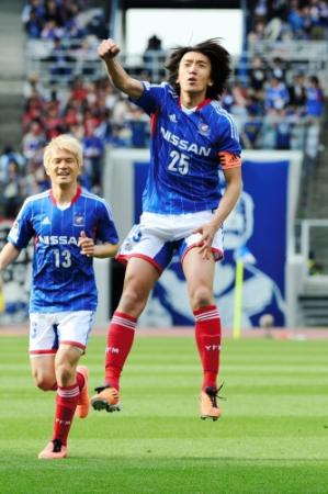 マリンタワーが赤白青マリノスカラーに/サッカー/デイリースポーツ online