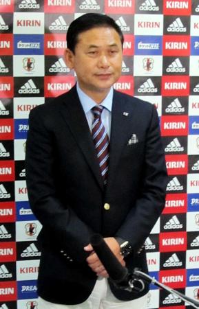 　来年５月に行われるアジア杯について語る佐々木監督