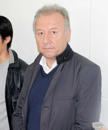 欧州視察の前に取材に応じたザッケローニ監督