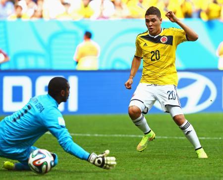 　コロンビア-コートジボワール　後半、２点目のゴールを決めるコロンビアのキンテロ＝ブラジリア（ゲッティ＝共同）