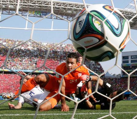 　後半、２点目のゴールを決めたオランダのデパイ（ＡＰ＝共同）