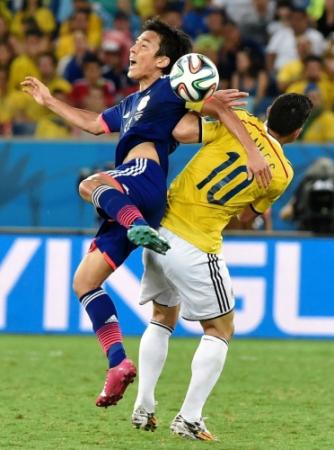 　公式ブログでザッケローニ監督に感謝の思いをつづった長谷部（左）