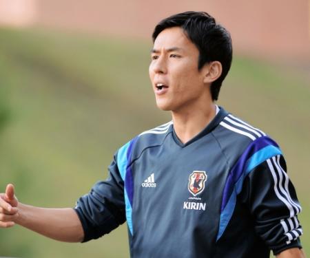 会見場を出て宿舎へ戻る長谷部誠＝ブラジル・イトゥ（撮影・吉澤敬太）