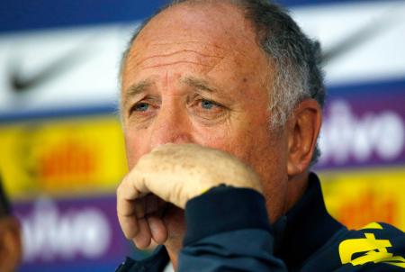 　記者会見するブラジルのスコラリ監督＝９日（ＡＰ＝共同）