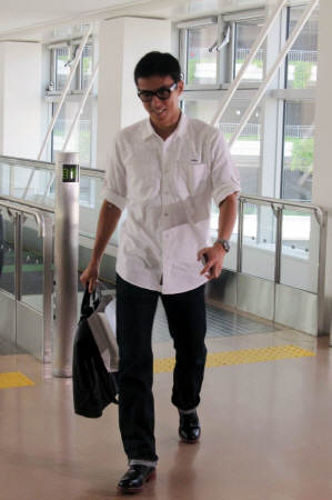 笑顔で羽田空港に姿を見せた長谷部