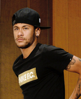 ネイマール ドイツ主力選手に大人の対応