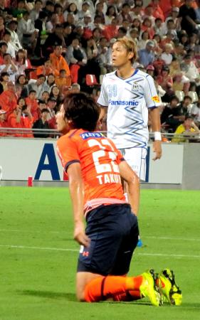 　大宮戦に出場したＧ大阪・宇佐美（奥）