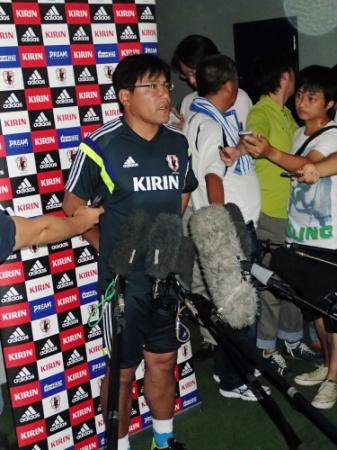 　３日間の福岡合宿を総括する手倉森監督