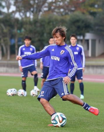 　練習でクロスを上げる乾