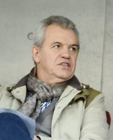 視察する日本代表のハビエル・アギーレ監督＝埼玉スタジアム（撮影・北野将市）