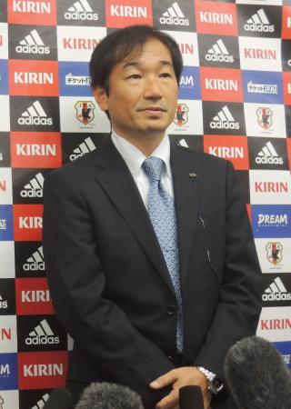 　記者会見する日本サッカー協会の霜田正浩強化担当技術委員長＝６日、東京都文京区