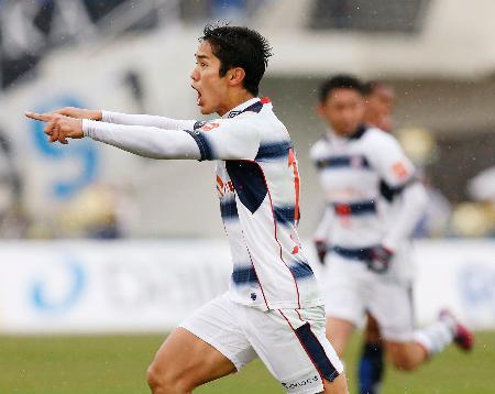 　Ｇ大阪-ＦＣ東京　後半、自身２点目のゴールを決め、駆けだすＦＣ東京・武藤＝万博