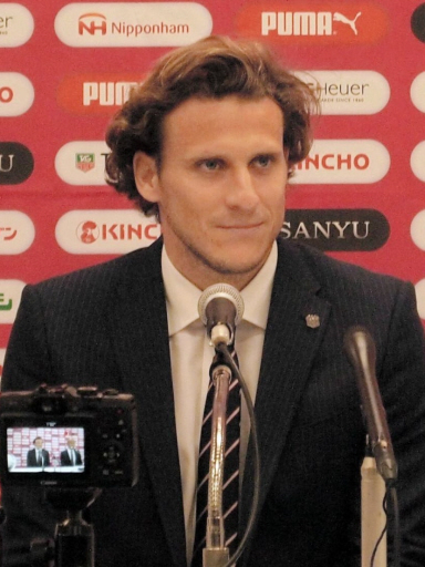 会見で代表引退を表明したフォルラン