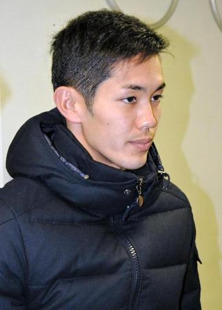 練習後、取材に応じるＦＣ東京・武藤