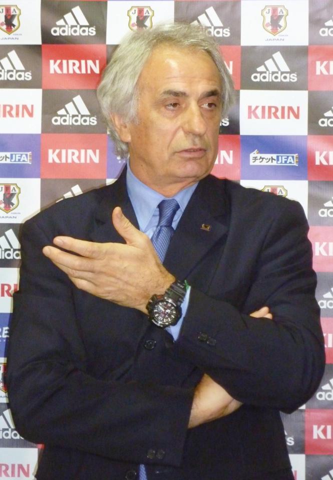 　サッカーＷ杯ロシア大会アジア２次予選の組み合わせ抽選の結果を受け、記者の質問に答える日本代表のハリルホジッチ監督＝14日夜、東京都文京区
