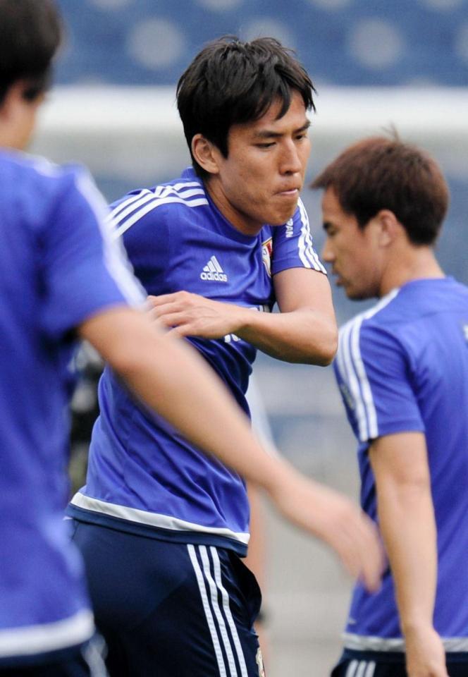 練習で汗を流す長谷部誠＝埼玉スタジアム（撮影・開出　牧）