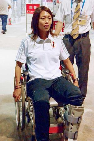 　左足首骨折でチームを離脱し、帰国したサッカー女子日本代表の安藤梢