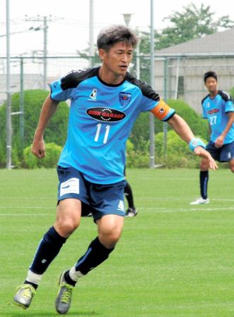 　キャプテンマークを左腕に巻いて相模原との練習試合に出場した三浦