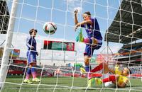 　日本－エクアドル　前半、先制ゴールを決めた大儀見（中央）＝ウィニペグ（ゲッティ＝共同）