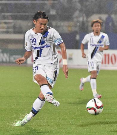 　後半、２点目のゴールを決めるＧ大阪・宇佐美