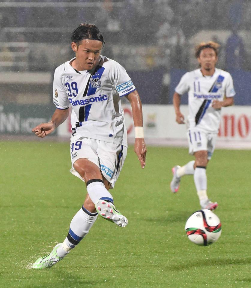 　後半、２点目のゴールを決めるＧ大阪・宇佐美