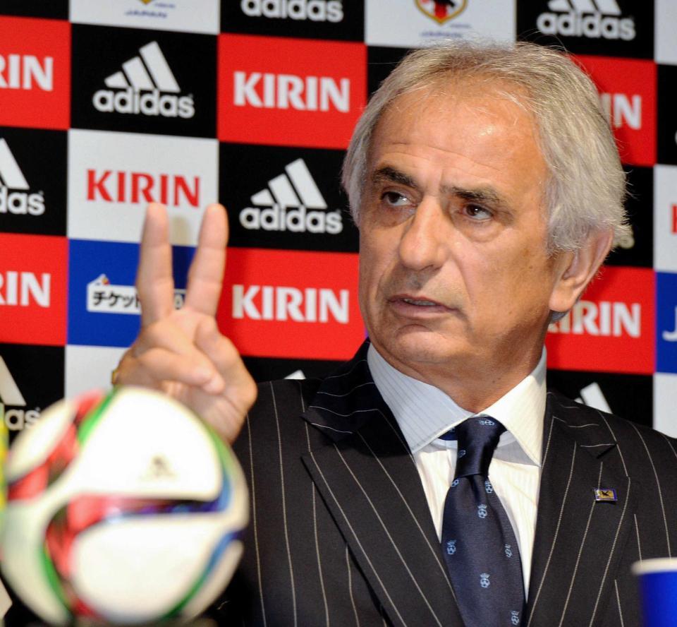 　報道陣の質問を更に２つ追加する日本代表・ハリルホジッチ監督