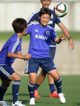 　東アジア・カップに向け練習するサッカー女子日本代表の猶本＝名古屋市内