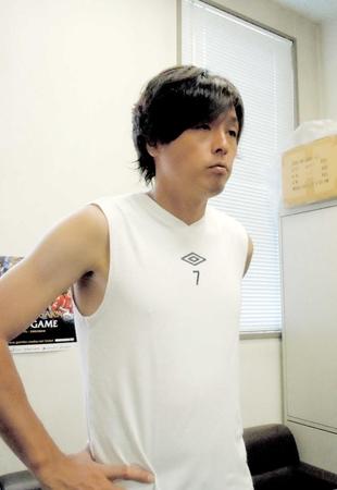 　取材に応じる遠藤