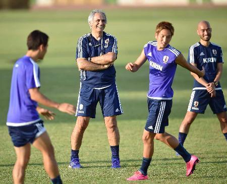 サッカー日本代表がテヘラン到着