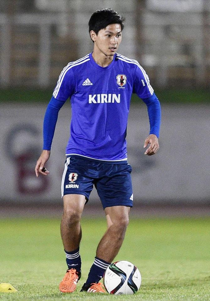 　イラン戦に向けて調整する南野（共同）