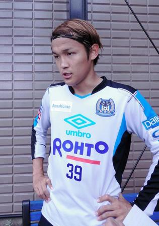 　練習を終え、取材に応じるＧ大阪・宇佐美