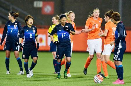 サッカー日本、オランダに１-３